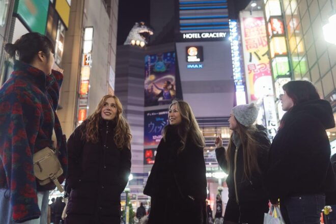 Kabukicho Tour: Local Guide and Translator! - Languages and Group Details