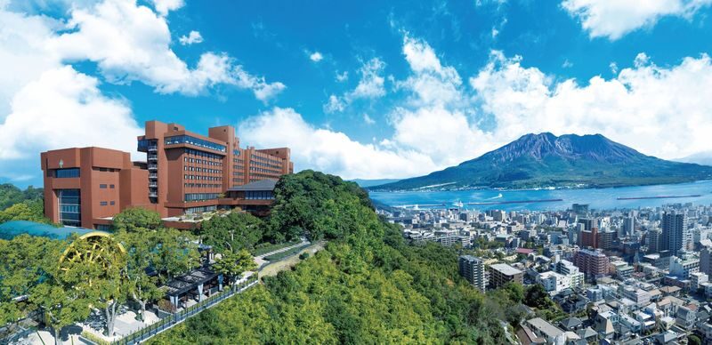 Kagoshimas 5-Star Shiroyama Hotel: Scenic Hot Springs & Lunch - A hillside pause above Kagoshima