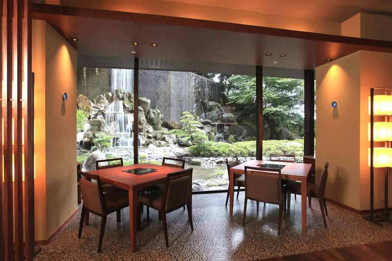 Kagoshimas 5-Star Shiroyama Hotel: Scenic Hot Springs & Lunch - Lunch with a garden view