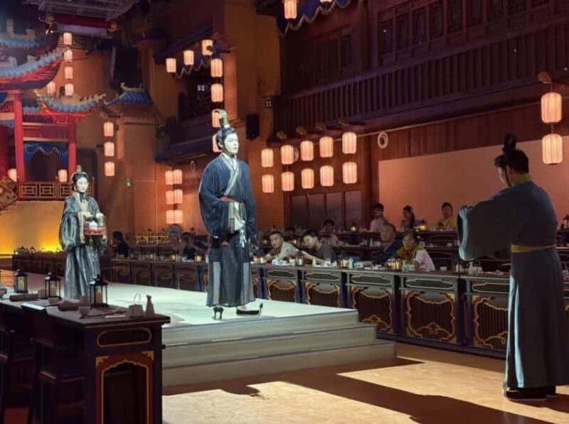 Kaifeng Imperial Song Banquet - Who Guides the Experience?