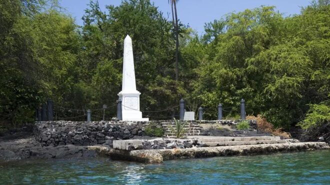 Kailua-Kona: Captain Cook Reef Catamaran Day Trip With Lunch - Important Information and Logistics for Participants