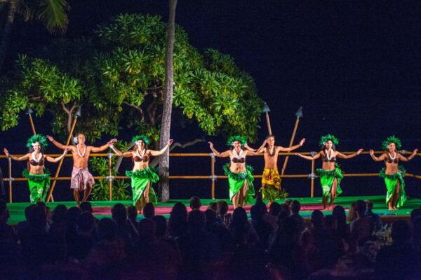 Kailua-Kona: Voyagers of the Pacific Luau With Buffet Dinner - The Sum Up