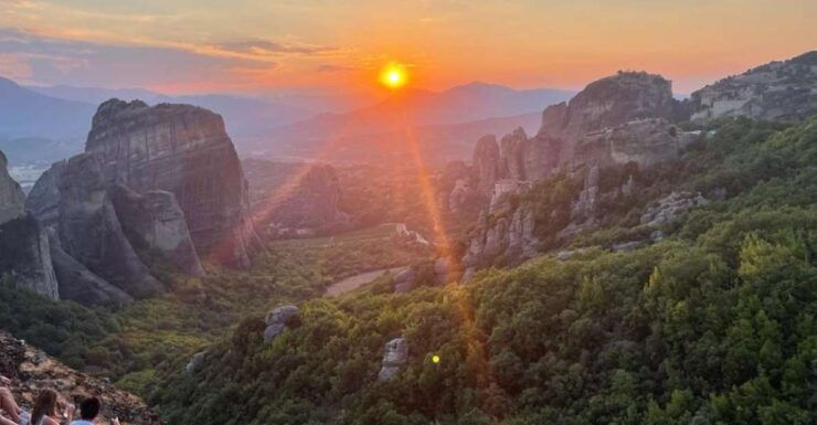 Kalabaka or Kastraki: Meteora Sunset Tour - Tour Duration and Guide Commentary