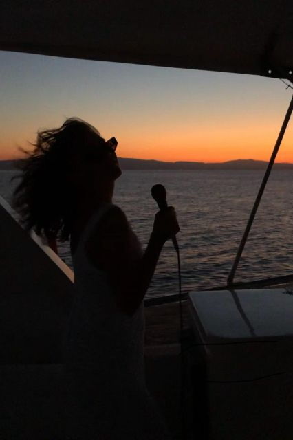 Kalamata: Sunset Cruise With Wine & Fruit Salads - Languages and Accessibility