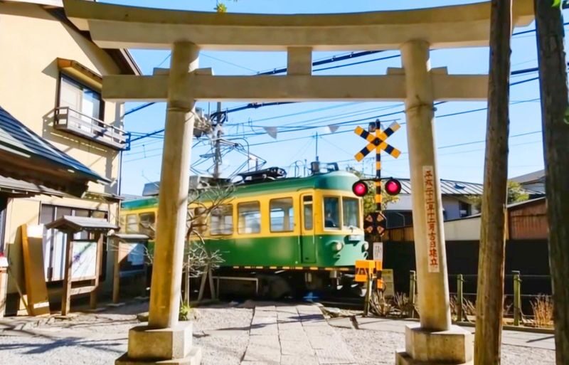 Kamakura All-Access | Gokuraku-ji Temple, Goryo Shrine, and Enoshima Island Day Trip - A short stop at Kamakura Kokomae
