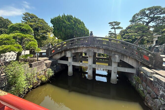 Kamakura and Enoshima Shared Walking Tour - Enoshima Island: Seaside Views and Local Flavors