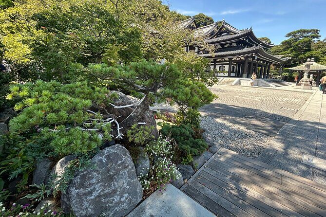 Kamakura and Enoshima Shared Walking Tour - Hase-dera Temple: Serenity and Religious Art