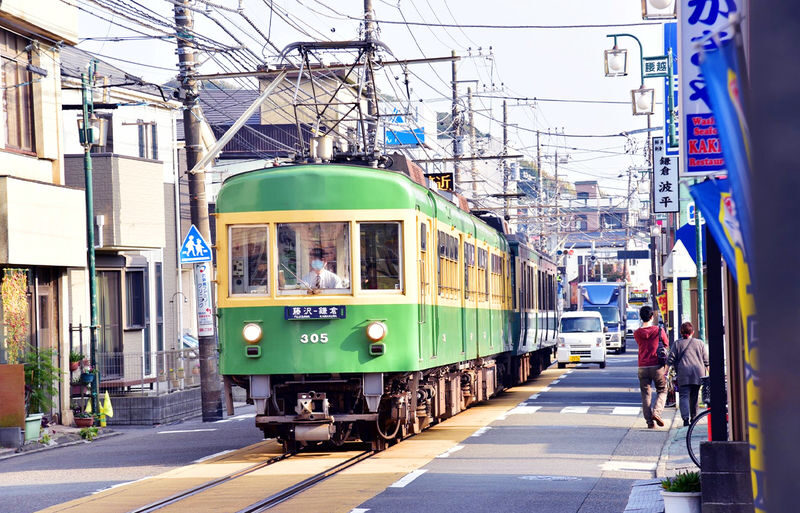 Kamakura Daibutsu & Enoden & Kamakura High School & Enoshima & Tsurugaoka Hachimangu One-Day Tour - Pace, guides, and what the day feels like