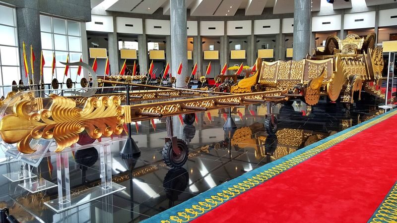 Kampong Ayer - Venice of East & Royal Regalia Museum Half-day Wildlife & Cruise Tour - Mosque timing is worth checking in advance