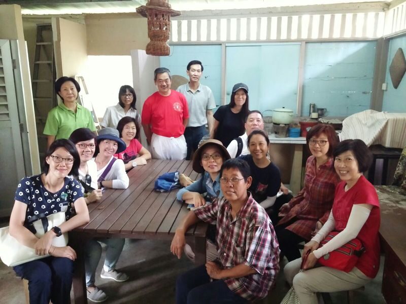 Kampong Lorong Buangkok: Singapore Last Kampong - A village in modern Singapore