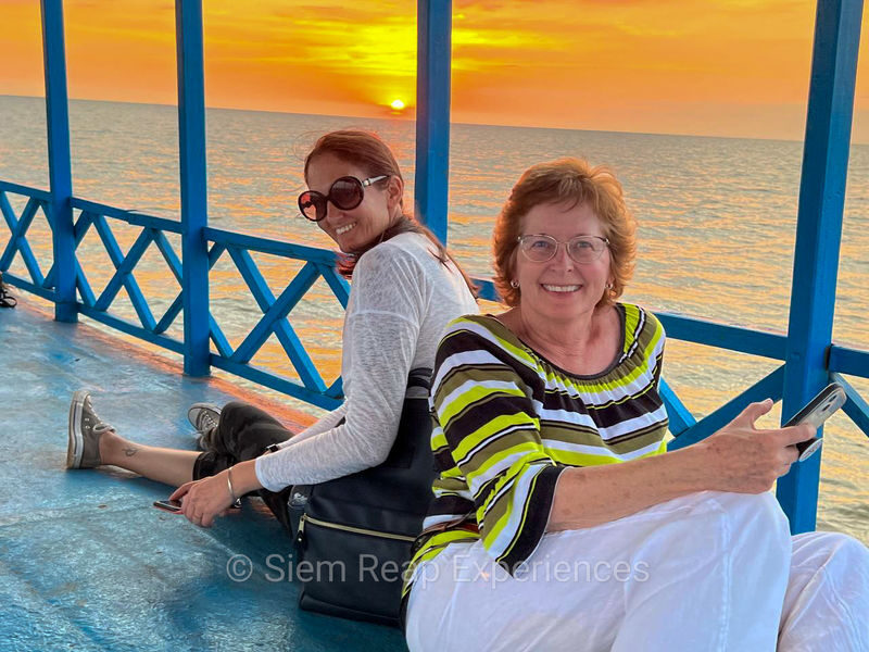 Kampong Phluk Floating Village Sunset Tour - Cruising past Kampong Phluk’s stilt houses