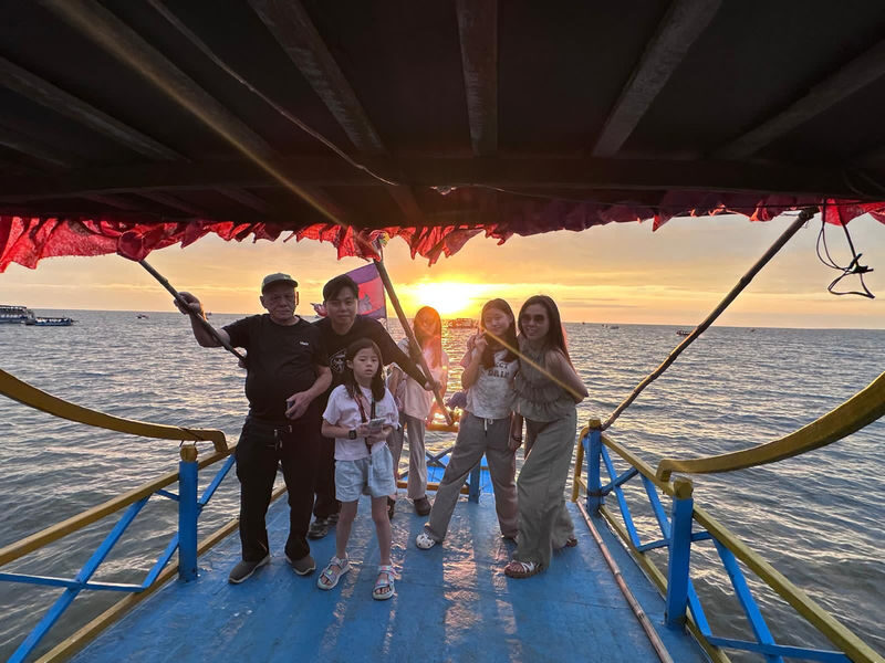 Kampong Pluk Floating Village with Sunset Boat Tour - What to know before you book