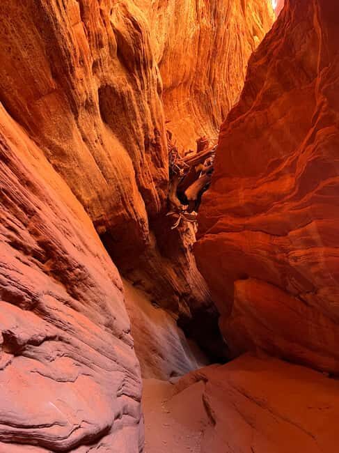 Kanab: Peekaboo Slot Canyon & Great Chamber Tour/Guided Hike - An In-Depth Look at the Tour Experience