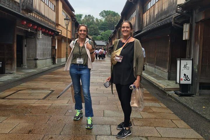 Kanazawa 4hr Private Tour with Government Licensed Guide - What the starting price covers, and what it does not