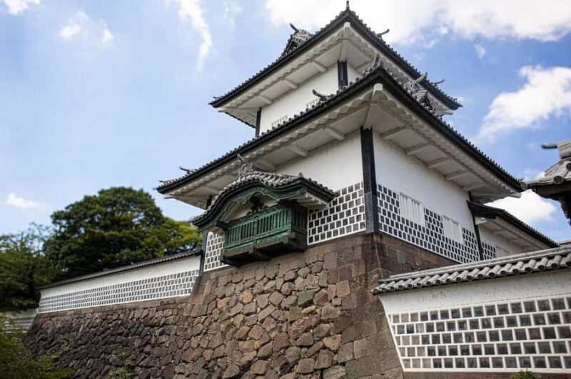 Kanazawa Castle Tour with Expert Guide - Discovering Kanazawa Through a Local Lens
