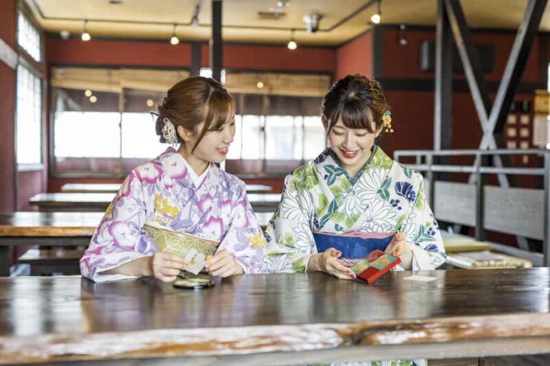 Kanazawa: Gold Leaf Craft Workshop in Higashi Chaya - What You Can Expect from the Gold Leaf Workshop