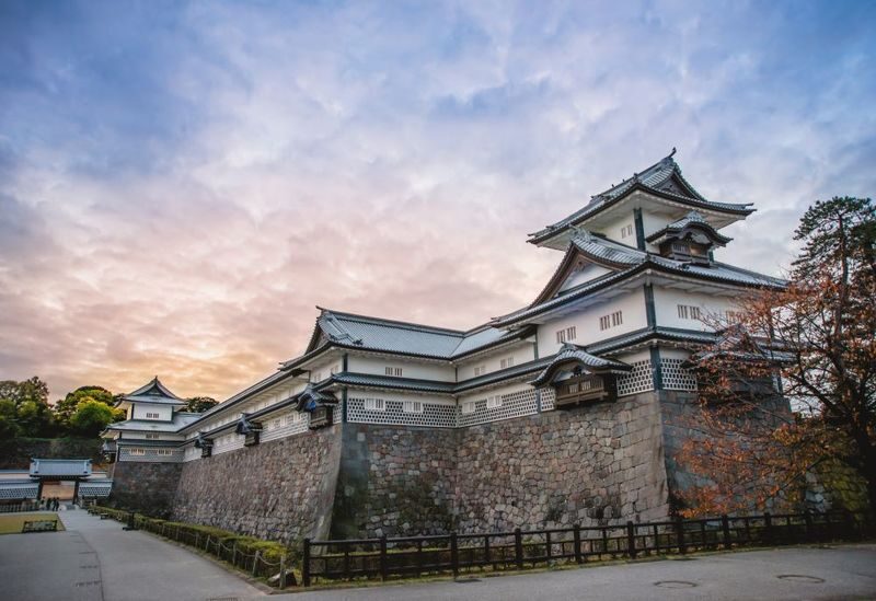 Kanazawa Half Day Historical Photo Spot Walking Tour - Timing, weather, and booking details
