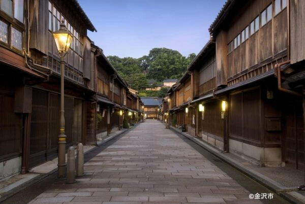 Kanazawa: Nostalgic Shirakawa-go & Kanazawa Tour - Important Considerations