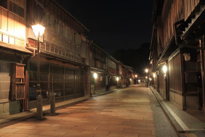 Kanazawa Private Night Tour Photoshoot Session by Professional Photographer - Common Questions