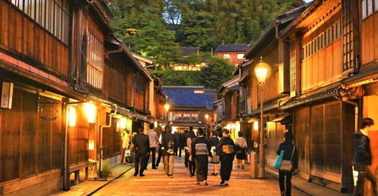 Kanazawa: Private Tour With Local Guide - Activity and Logistics
