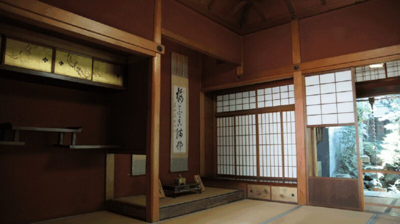 Kanazawa: Samurai Residence Remains Nomura Family admission - The Guided Experience: Knowledgeable Guides Make a Difference