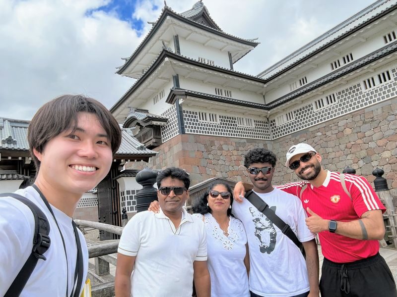 Kanazawa Walking Tour: Garden, Castle, Samurai & Geisha+Taxi - Nagamachi: samurai streets and the Nomura residence