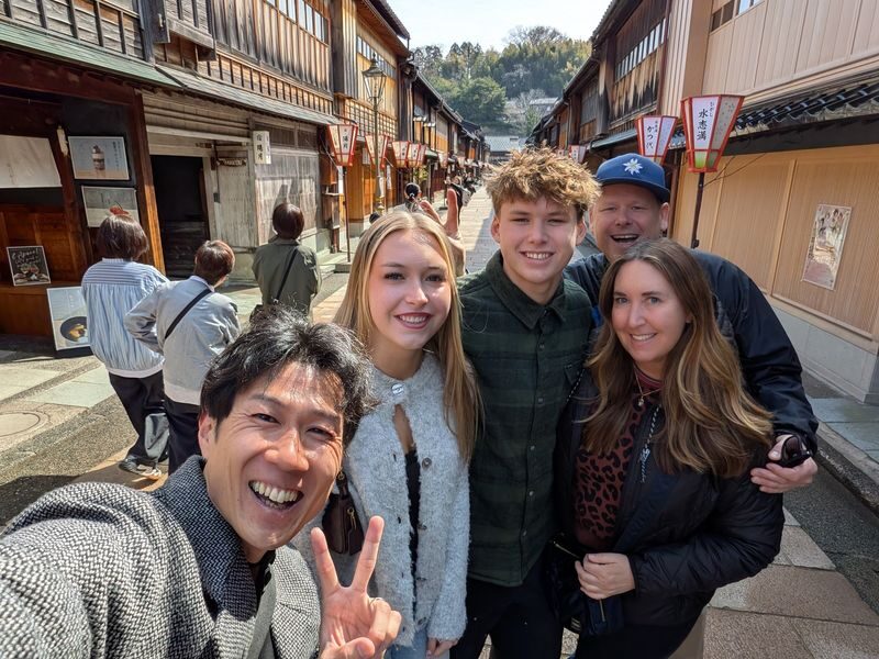 Kanazawa Walking Tour: Garden, Castle, Samurai & Geisha+Taxi - Should you book it?