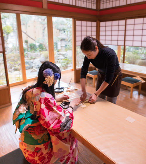 Kanazawa Walking Tour: Gold Leaf, Japanese Sweets and Ninja Stars - A full day of craft, food and old Kanazawa