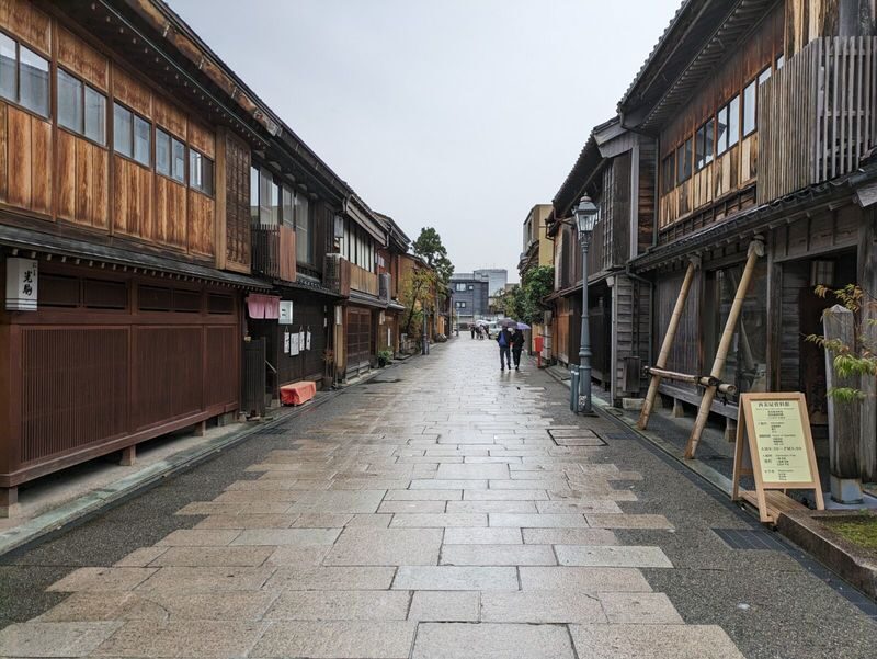 Kanazawa Walking Tour: Gold Leaf, Japanese Sweets and Ninja Stars - Shuriken at the Ninja Weapons Museum