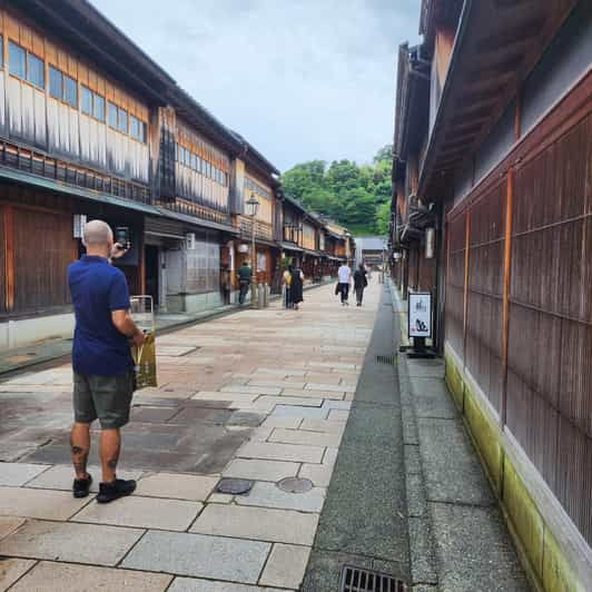 Kanazawa Walking Tour - Experience and Customization