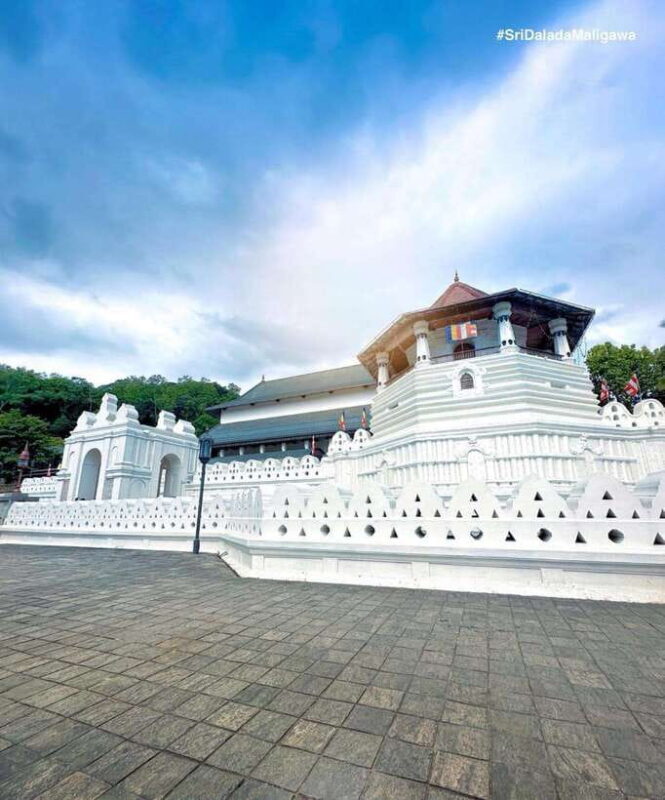 Kandy: 2-Day Tour Kandy ,Ambuluwawa Tower with Accommodation - Exploring the Highlights: What This Tour Offers