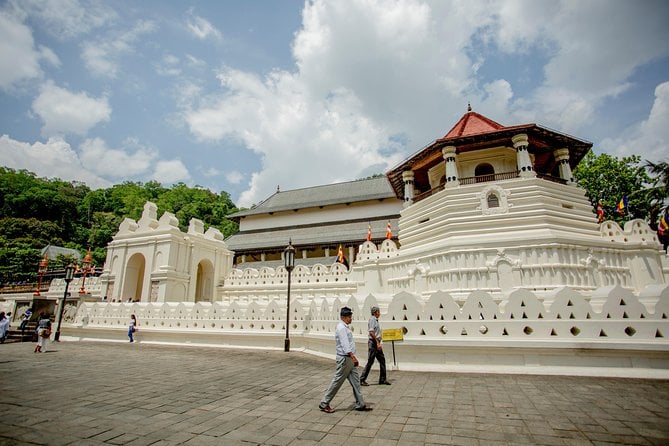 Kandy City Day Tour With a Verified Tour Guide - Booking and Pricing