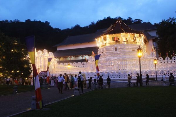 Kandy; City Tour by AC Car - Booking Information