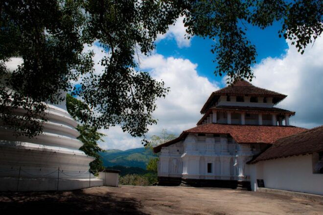 Kandy: Historical Three Temples All-Inclusive Tour - Lankatilaka Temple