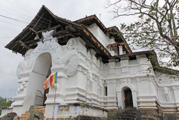 Kandy: Historical Three Temples All-Inclusive Tour - Emebekke Devala
