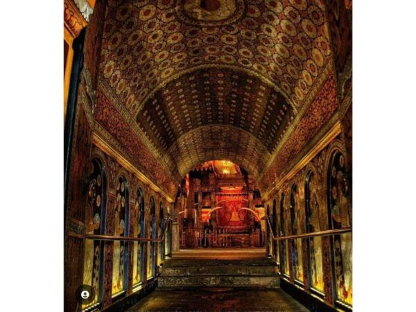 Kandy: Pinnawala Day Tour By Local Budget Taxi (Local Guide) - Travel Tips