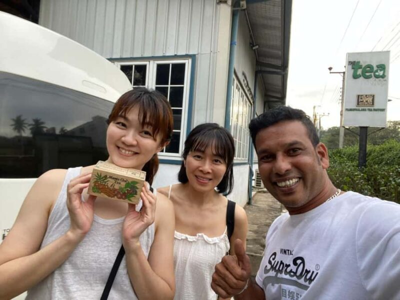 Kandy Shopping Tour by Tuk Tuk with Sri Lankan Roti Tasting - Exploring Kandy’s Best Shopping Spots