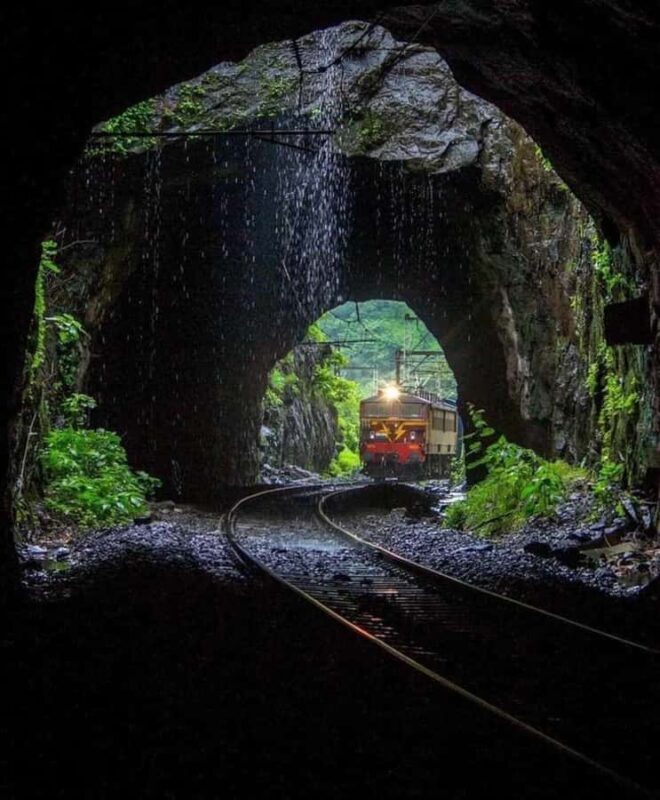 Kandy: Temple of Tooth, Train Ride, & Cave Waterfall Tour - Exploring Kandy: Temple of the Tooth, Scenic Train Ride & Cave Waterfall Tour