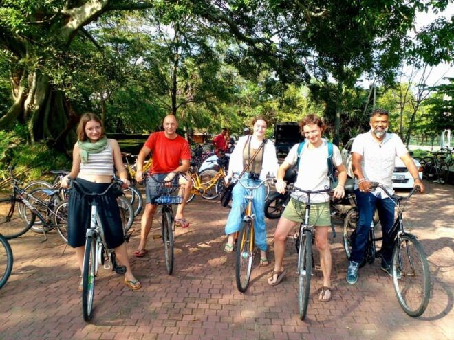 Kandy Tour: Private Guided Tour of the City by Tuk-Tuk - Language and Group Experience
