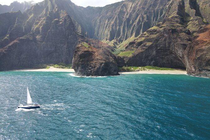 Kanoa Yacht Charter: 2-Hour Sail off Waikiki - Setting Sail from Waikiki: What You Can Expect