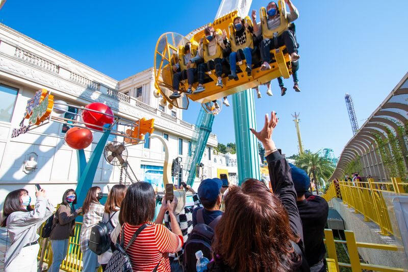 Kaohsiung E-DA Theme Park Tickets - Greek scenery, family rides, and a few big thrills