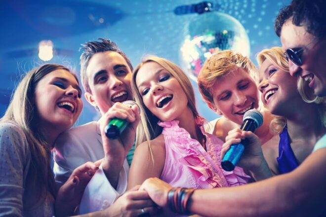 Karaoke in the City Center of Chartres for 2-6 People - Customer Reviews and Feedback