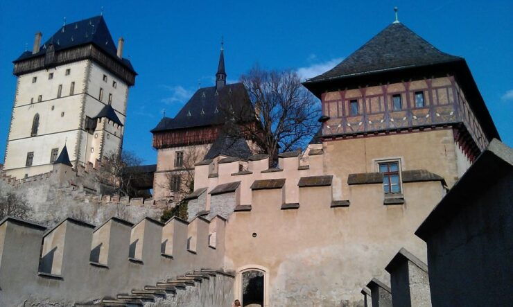 Karlstejn Castle & Crystal Manufactory - Private Tour - Pickup and Availability Information
