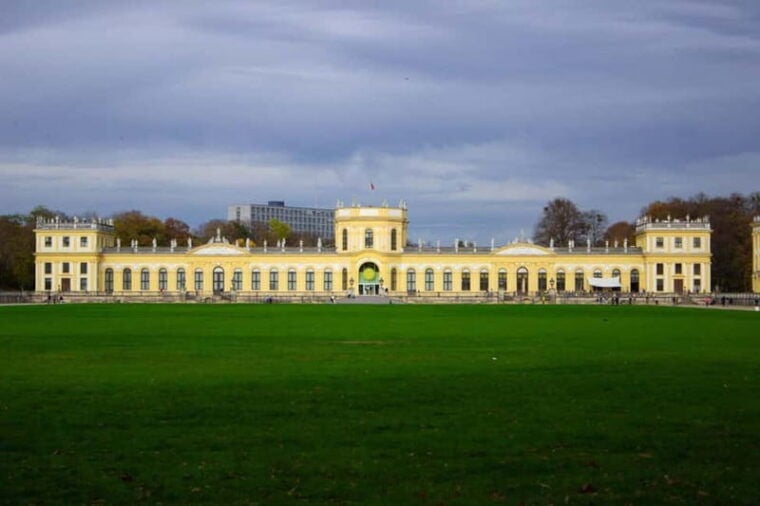 Kassel: Express Walk with a Local in 60 minutes - What It’s Like to Walk with a Local