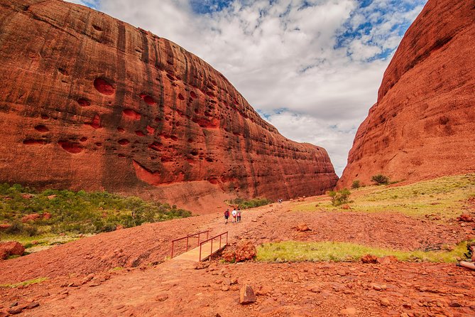 Kata Tjuta Sunrise and Valley of the Winds Half-Day Trip - Spectacular Sunrise Over Uluru and Kata Tjuta