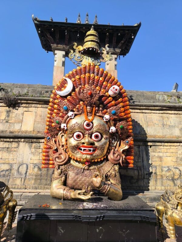 Kathmandu 7 UNESCO Sites Full-Day Tour with Local Insights - Pashupatinath: a major Hindu temple complex