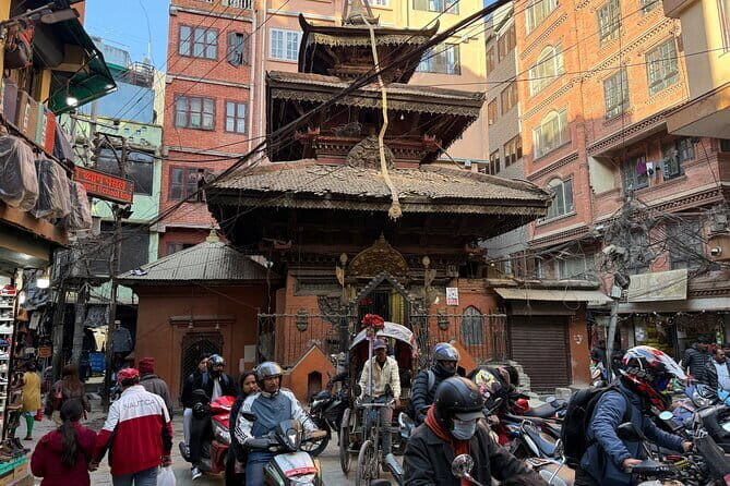 Kathmandu Food & Drink and Shopping Rickshaw Tour - The Guide and Atmosphere