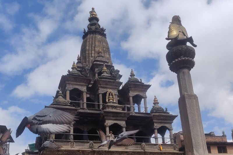Kathmandu: Full Day 7 UNESCO & Arati Tour with Lunch - Private/Group - Bhaktapur Durbar Square: a final royal center