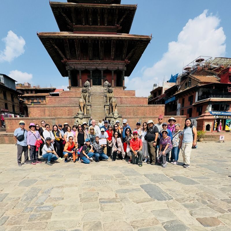 Kathmandu: Full Day 7 UNESCO & Arati Tour with Lunch - Private/Group - What the day feels like in practice