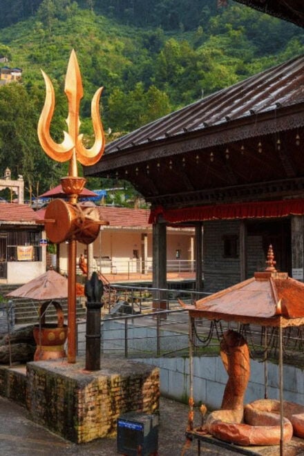 Kathmandu: Nagarkot, Bhaktapur, Doleswor & Sanga Statue Tour - Exploring Bhaktapur Durbar Square